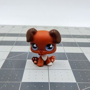 Littlest Pet Shop LPS Baby Boxer #657 Brown White Sitting Puppy Blue Clover Eyes
